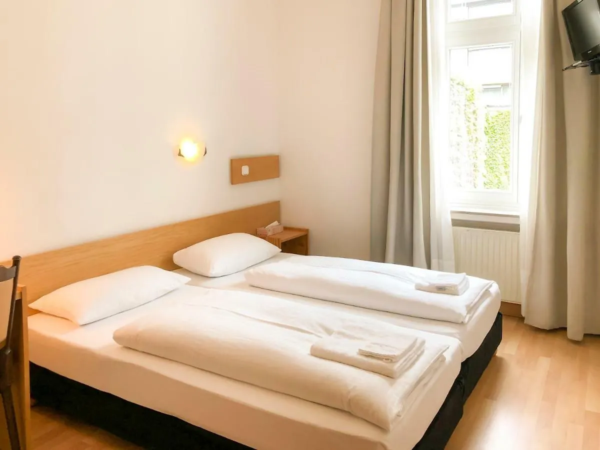 Hotel Moon Dusseldorf