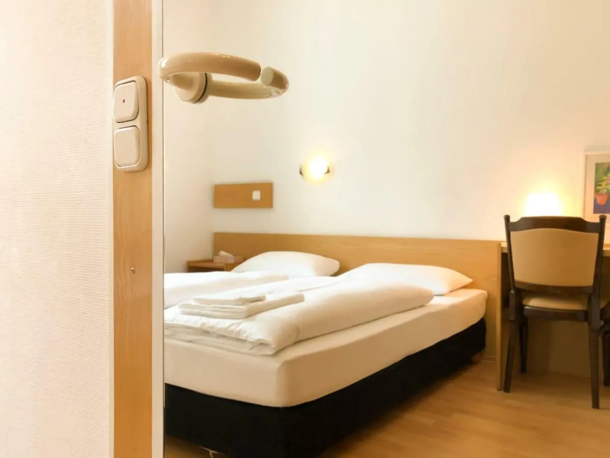 **  Hotel Moon Düsseldorf Niemcy